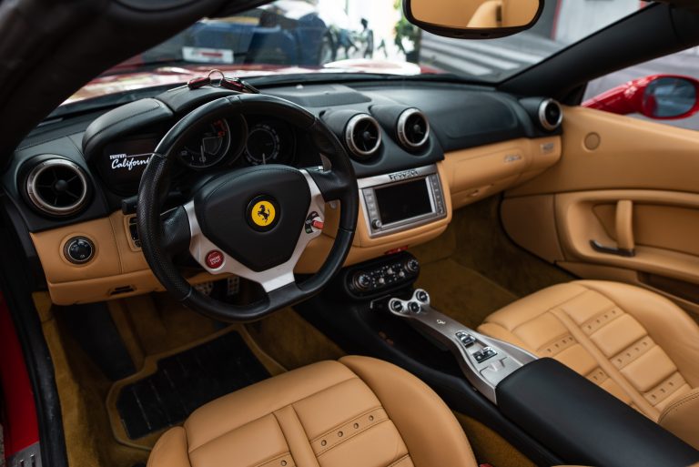 Ferrari California_Interior (4)