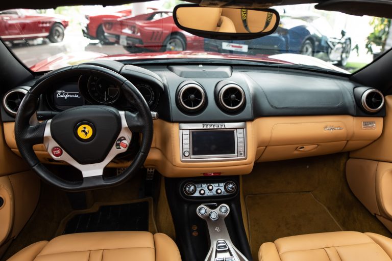 Ferrari California_Interior (7)
