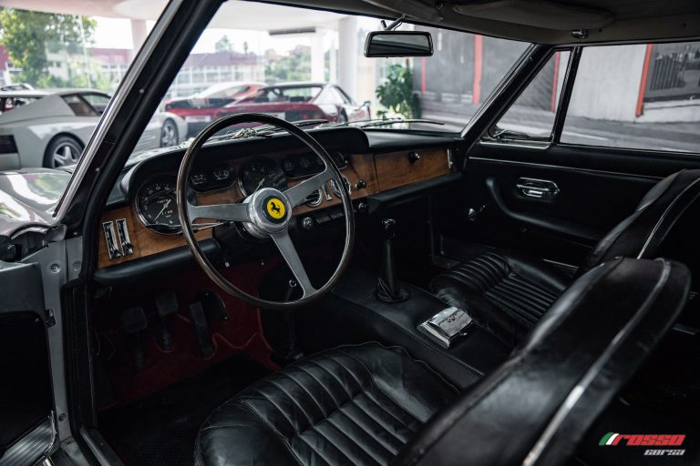 Ferrari 330 2+2_Interior (1)