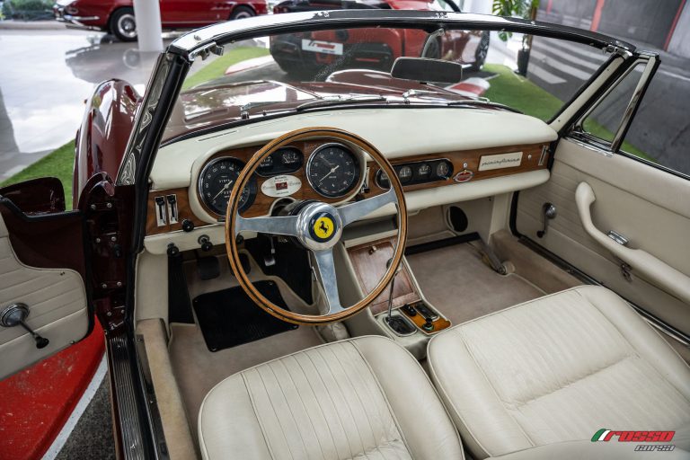 Ferrari 275 GTS Interior (1)