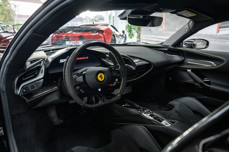 Ferrari SF90 Interior (1)