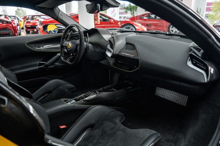 Ferrari SF90 Interior (4)
