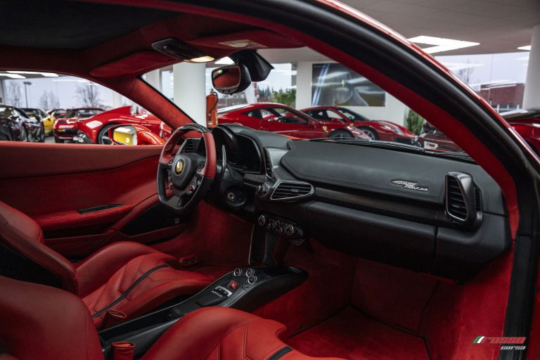 Ferrari 458 Italia_Interior