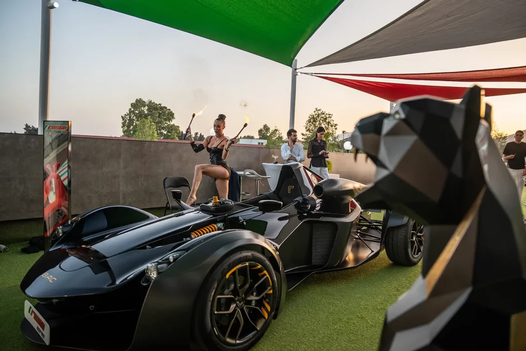 Rosso Corsa festeggia l'arrivo della BAC Mono R
