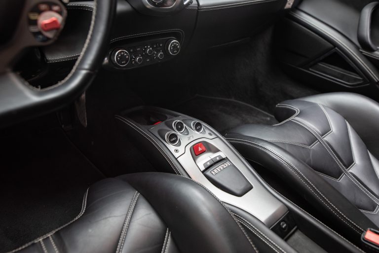 Ferrari 458 Italia_Interior (1)