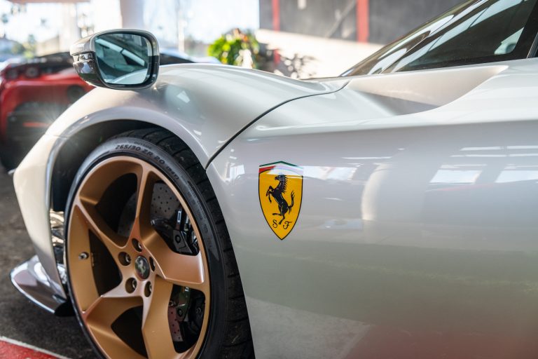 Ferrari SP3 Argento (19)