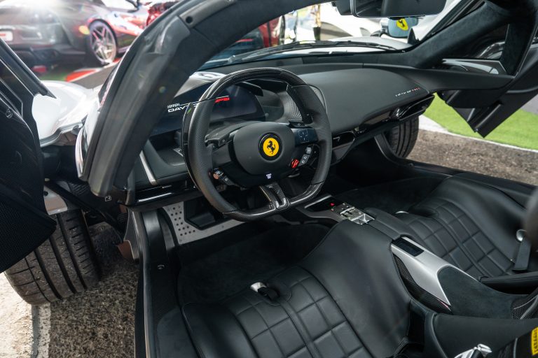 Ferrari SP3 Argento (32)