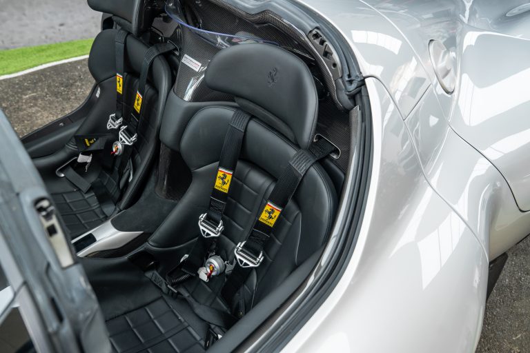 Ferrari SP3 Argento (34)