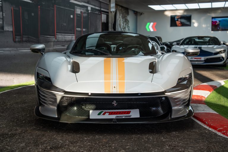 Ferrari SP3 Argento (4)