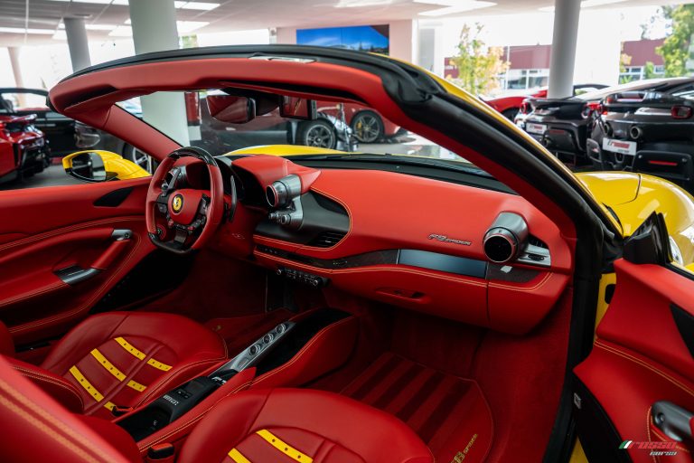 09_10_2026_Ferrari F8 Spider Amarillo (14)