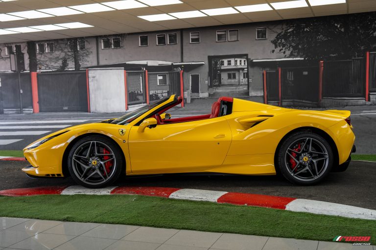09_10_2026_Ferrari F8 Spider Amarillo (5)